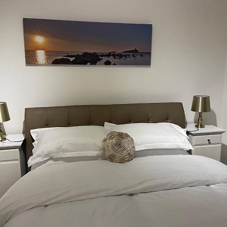 Bright And Spacious 2 Bedroom Apartment ซัตทอน ภายนอก รูปภาพ