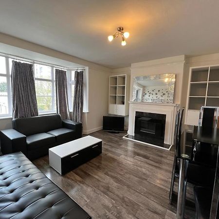 Bright And Spacious 2 Bedroom Apartment ซัตทอน ภายนอก รูปภาพ