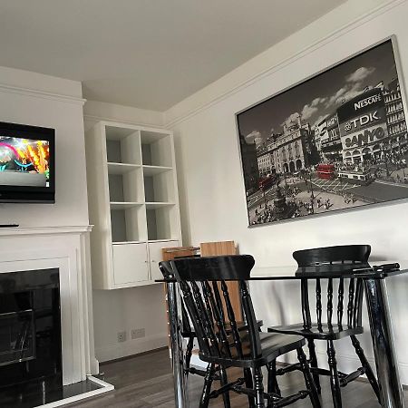 Bright And Spacious 2 Bedroom Apartment ซัตทอน ภายนอก รูปภาพ