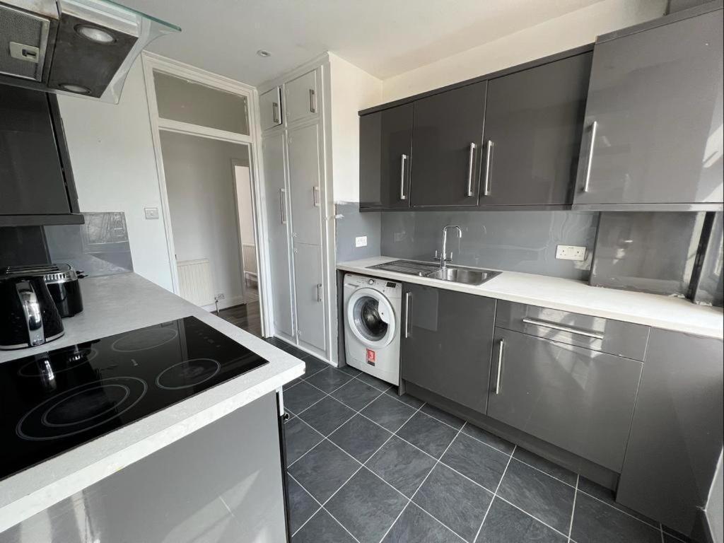 Bright And Spacious 2 Bedroom Apartment ซัตทอน ภายนอก รูปภาพ