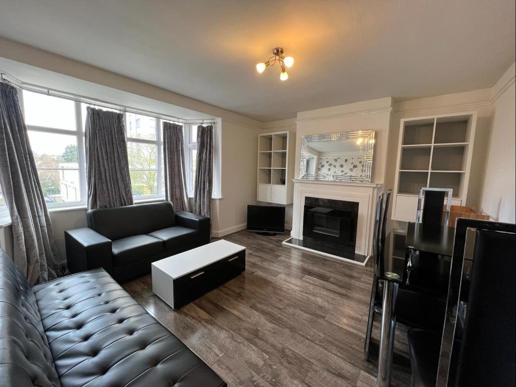 Bright And Spacious 2 Bedroom Apartment ซัตทอน ภายนอก รูปภาพ
