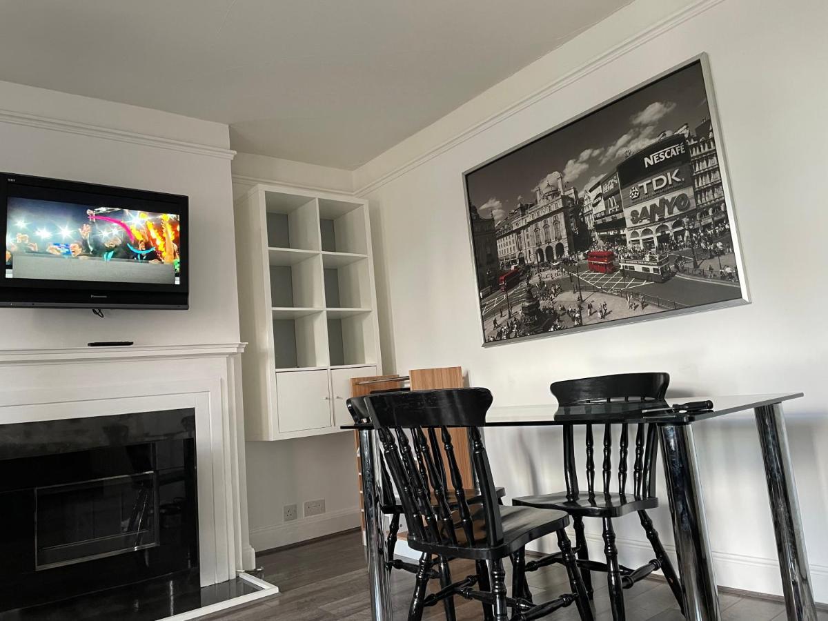Bright And Spacious 2 Bedroom Apartment ซัตทอน ภายนอก รูปภาพ